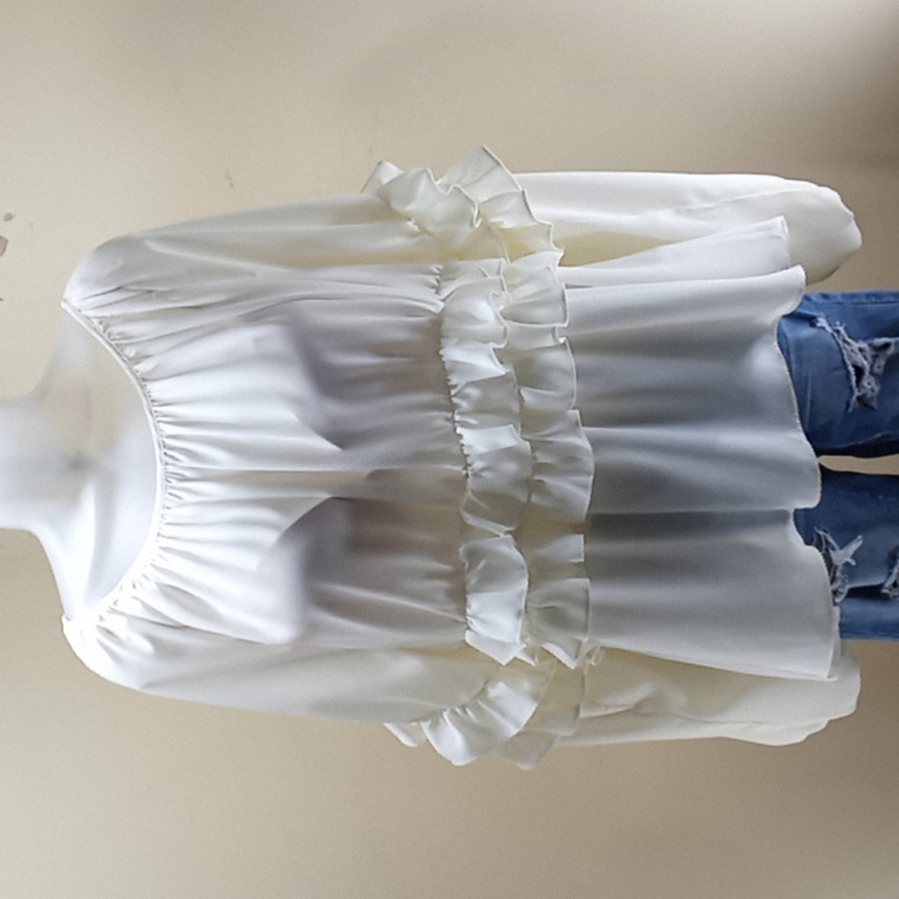 Basically Me Los Angeles Made in USA ruffled top SZ.S/M